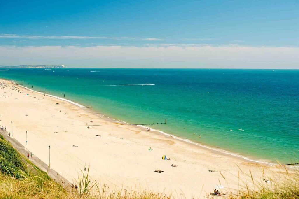 Spacious 4 Bed Rooms, Parking, Garden And Near Parks, Beaches And University Bournemouth Exterior photo