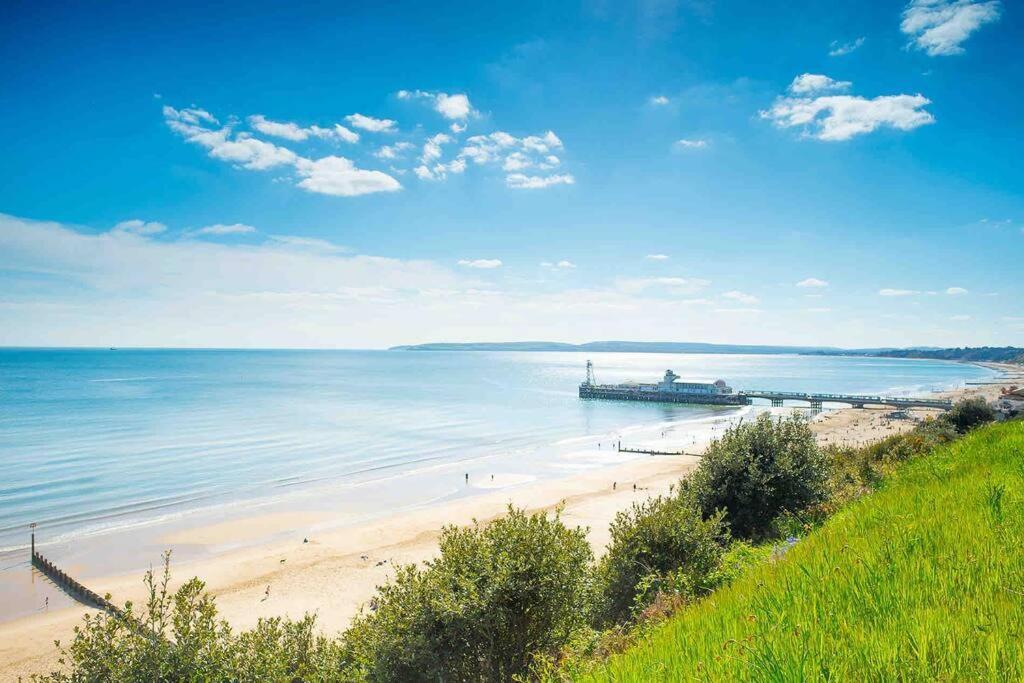 Spacious 4 Bed Rooms, Parking, Garden And Near Parks, Beaches And University Bournemouth Exterior photo