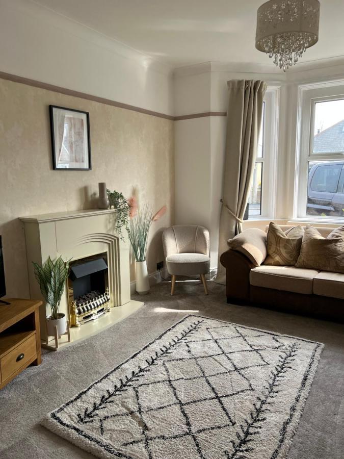 Spacious 4 Bed Rooms, Parking, Garden And Near Parks, Beaches And University Bournemouth Exterior photo
