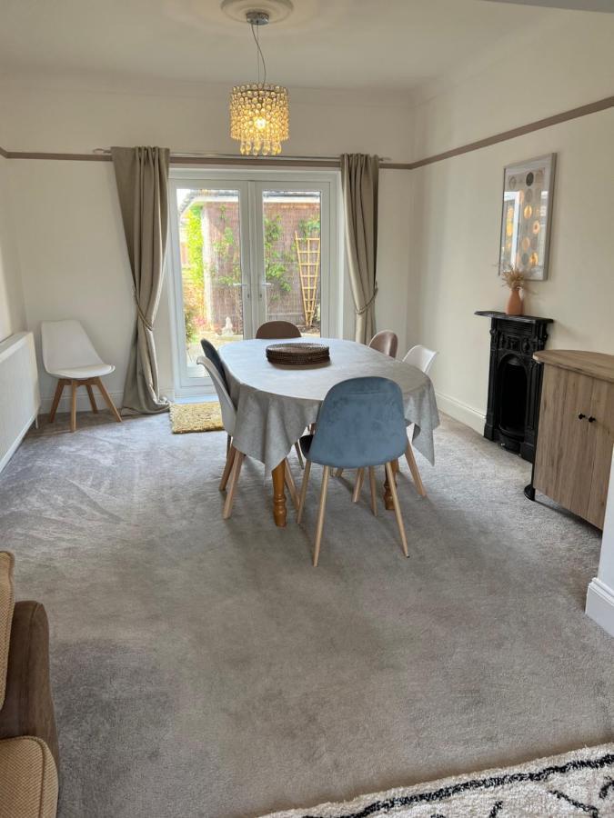 Spacious 4 Bed Rooms, Parking, Garden And Near Parks, Beaches And University Bournemouth Exterior photo
